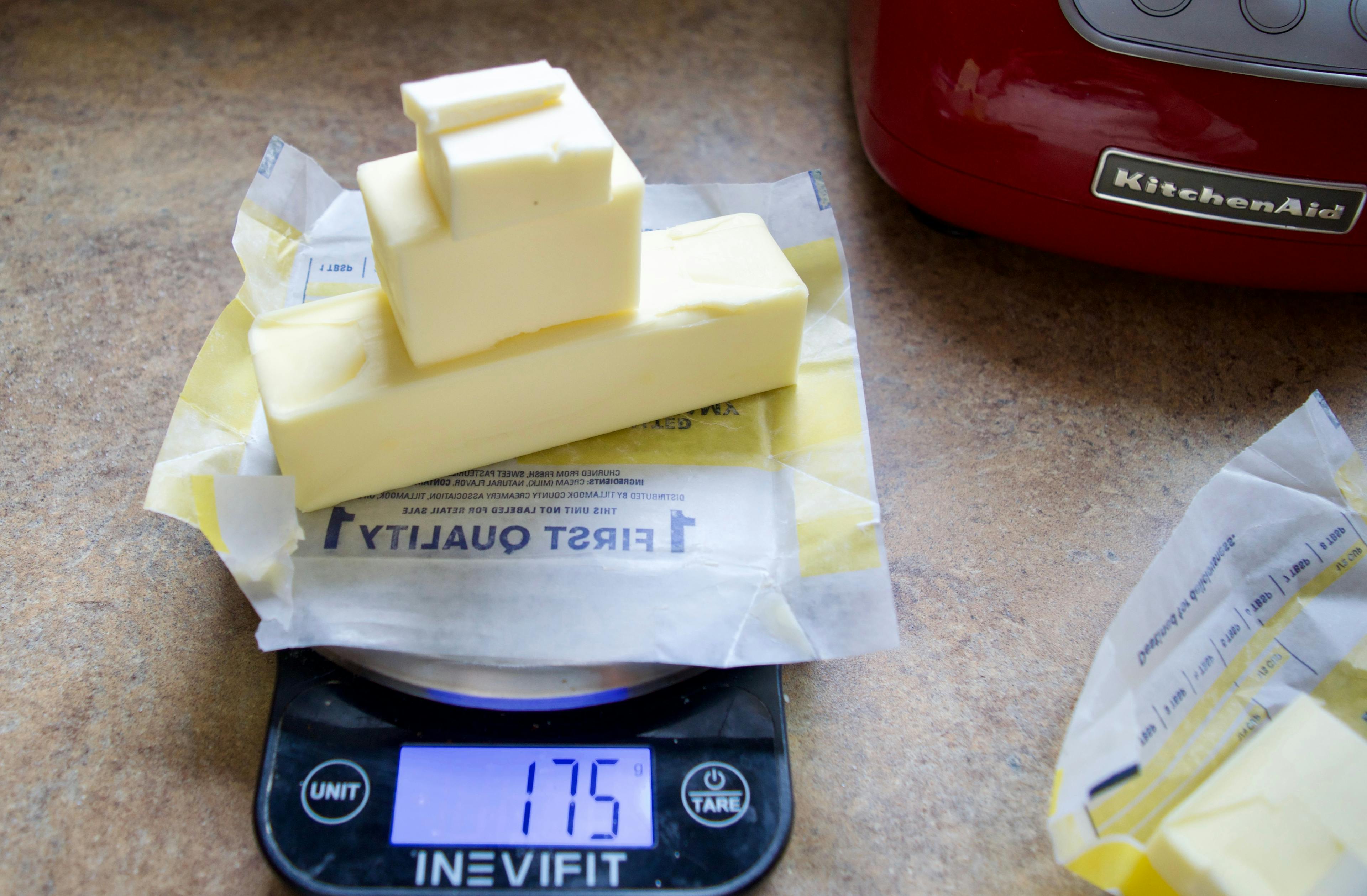 A tower of 175 grams of butter on a kitchen scale.